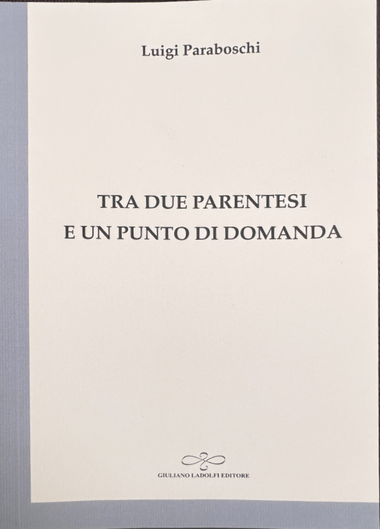 Copertina Tra due parentesi e un punto di domanda